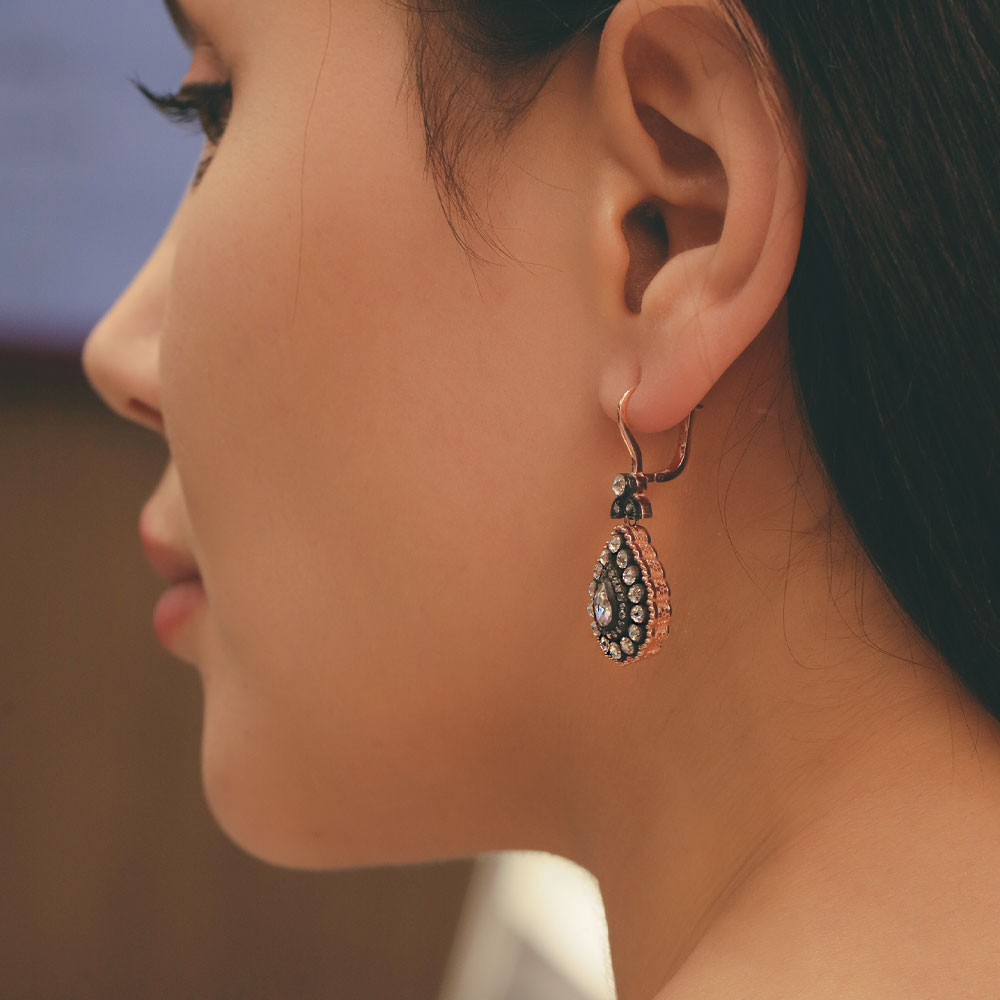 Özel Tasarım Küpe 14 Ayar Altın Damla Form Taşlı Küpe