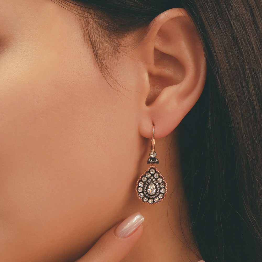 Özel Tasarım Küpe 14 Ayar Altın Damla Form Taşlı Küpe