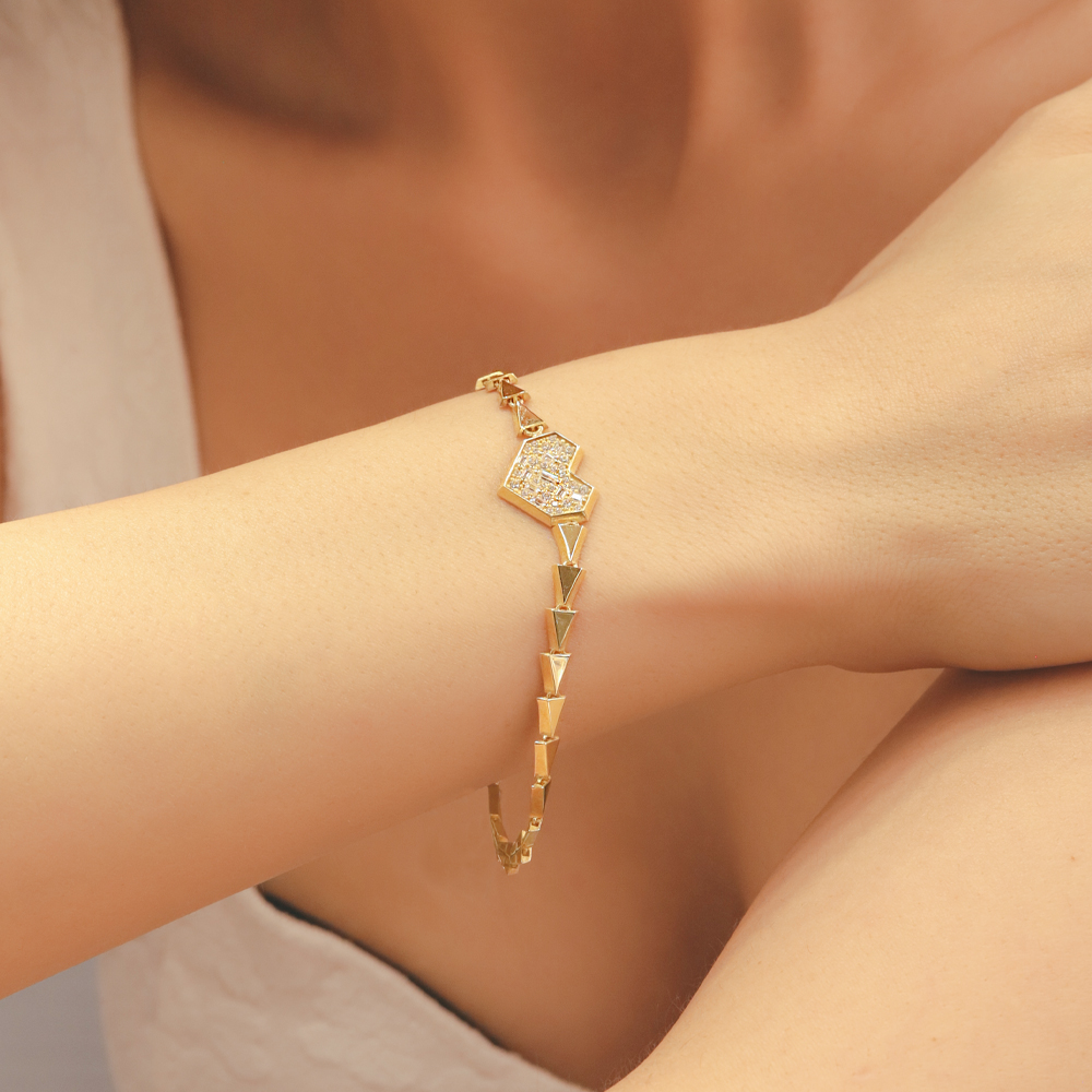 Trend Bileklik 14 Ayar Altın Kalp Detaylı Geometrik Bileklik